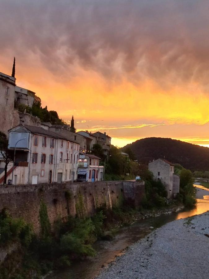 Апартаменты Sur Le Pont Везон-ла-Ромен Экстерьер фото